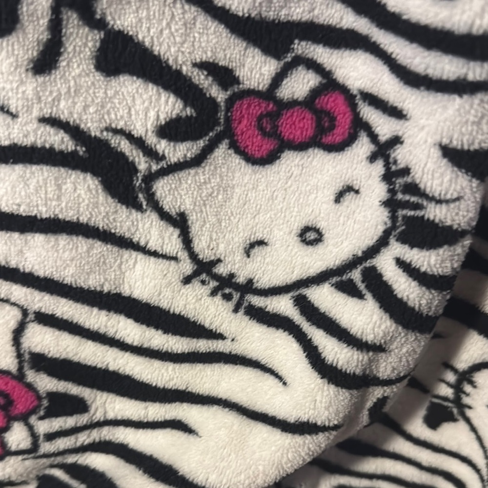 Sanrio hello kitty Black and White Zebra Print Sleepwear - Picture 5 of 5